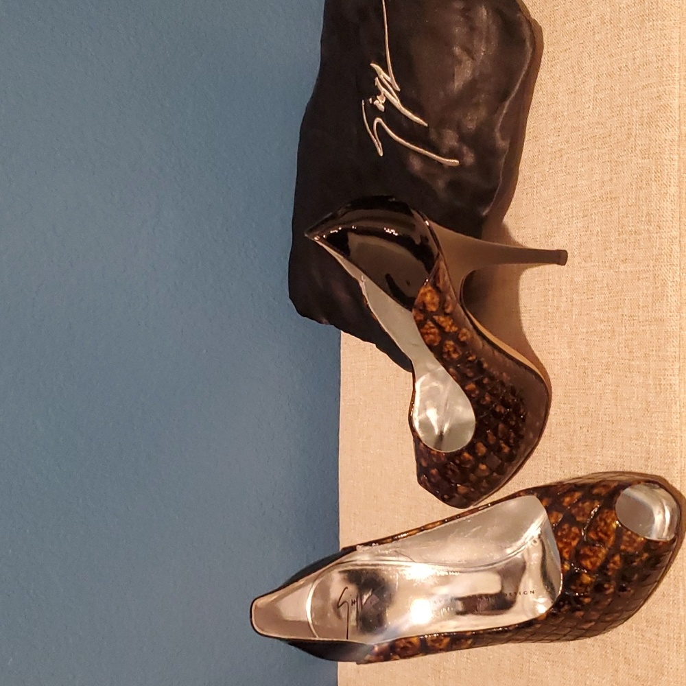 Shoes - Picture 3 of 4
